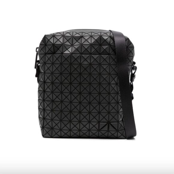 BAO BAO ISSEY MIYAKE Black Voyager One-Tone Unisex Shoulder Bag - Picture 2 of 12
